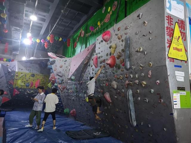 探店丨儿童攀岩了解一下可以“飞檐走壁”的那种(图30)