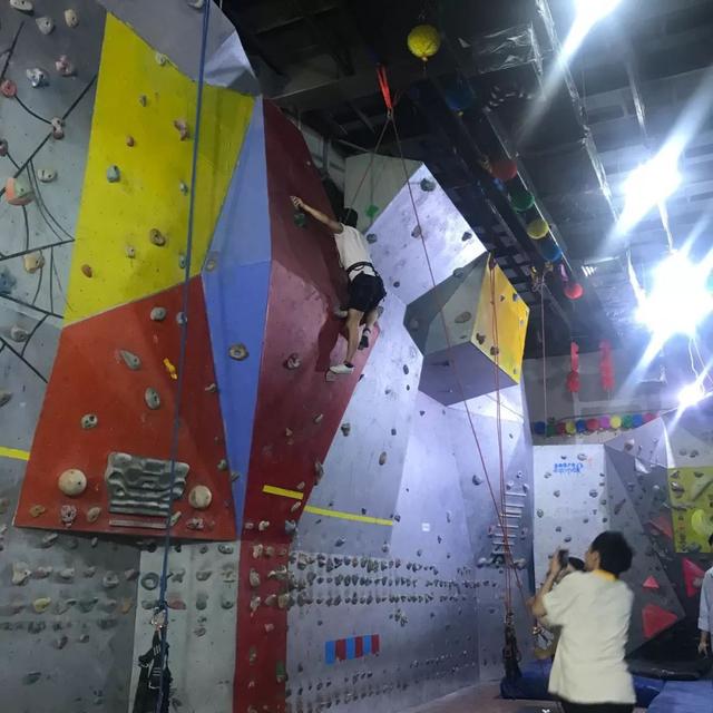 探店丨儿童攀岩了解一下可以“飞檐走壁”的那种(图31)