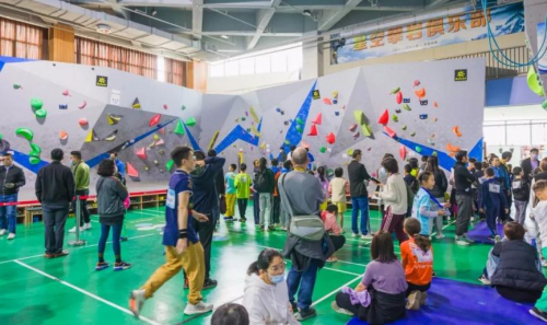 攀“岩”少年飞“岩”走壁！2023南京体育消费节·仲夏季之攀岩项目精彩来袭(图2)