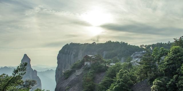 天门的雷公山夏天的山中景色如何迷人？(图1)