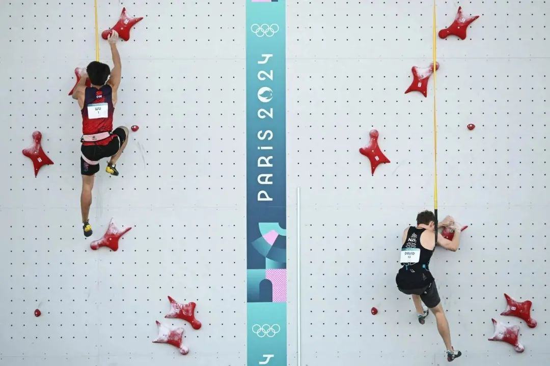 岩壁上挂满了逃离职场的打工人(图1)