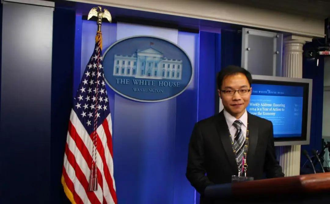 岩壁上挂满了逃离职场的打工人(图9)