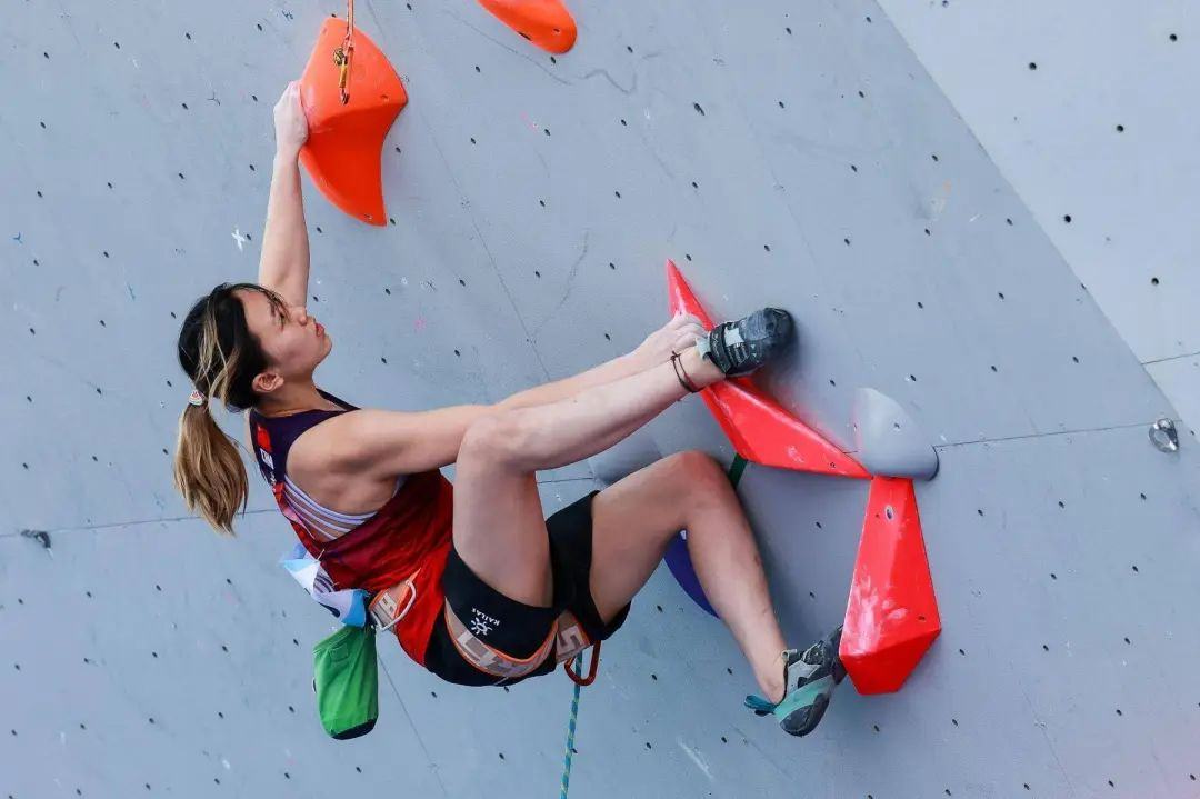 岩壁上挂满了逃离职场的打工人(图14)