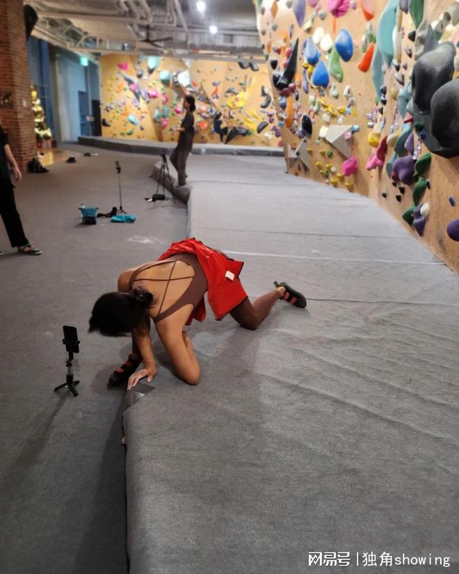 室内攀岩健身新玩法这个装备必备！