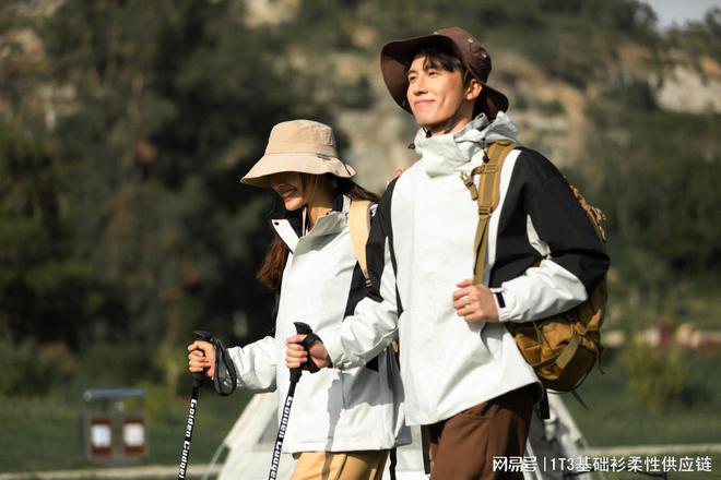 全能三合一冲锋衣：登山运动的温暖与保护之选(图3)