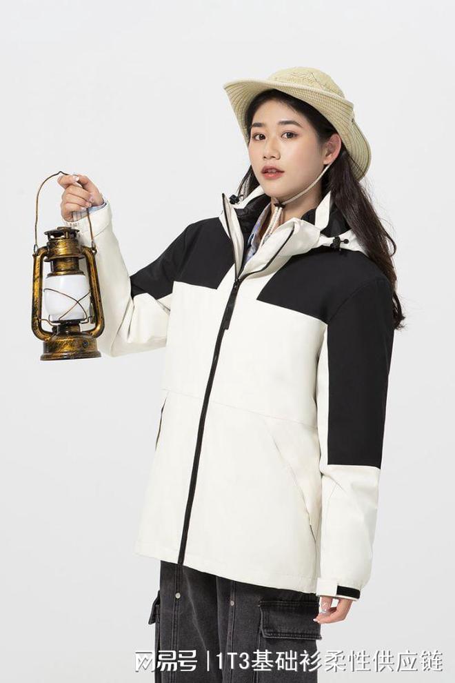 全能三合一冲锋衣：登山运动的温暖与保护之选