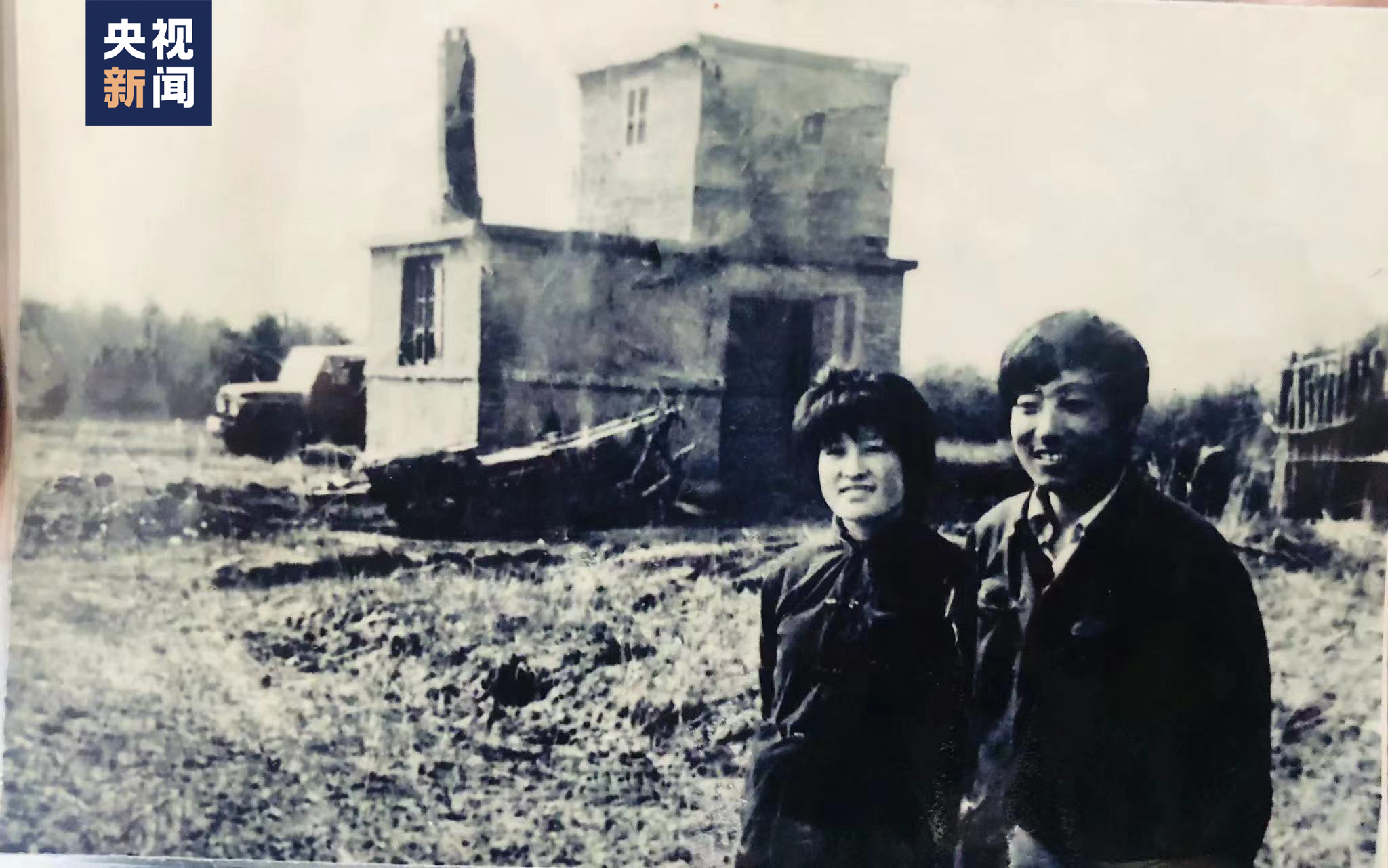 二人成队+三代坚守+四季无休+五层独楼=？(图9)