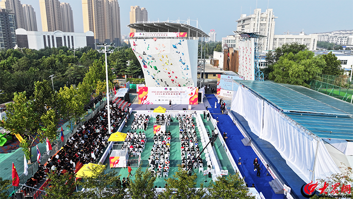 “岩壁芭蕾”绽放泰安2024亚洲攀岩锦标赛开赛
