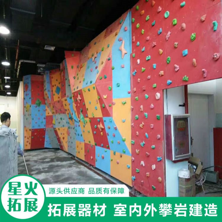 室内墙面攀岩设计儿童乐园抱石攀岩墙