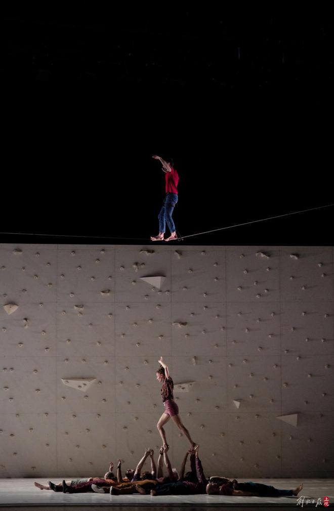 攀岩走钢索原地起飞…这部法国舞蹈名作来到上海呈现极限运动之美(图2)