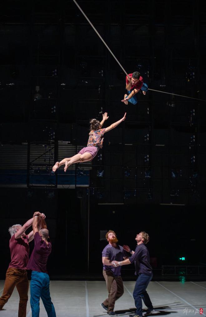 攀岩走钢索原地起飞…这部法国舞蹈名作来到上海呈现极限运动之美(图5)