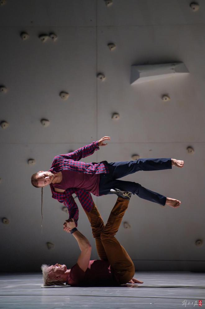 攀岩走钢索原地起飞…这部法国舞蹈名作来到上海呈现极限运动之美(图10)