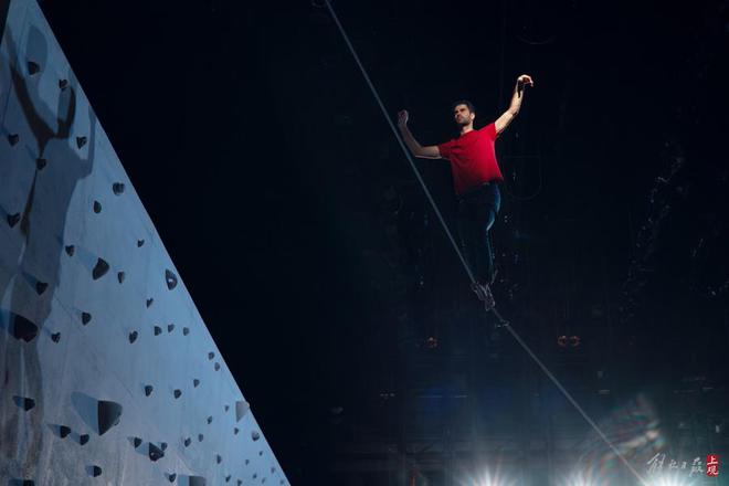 攀岩走钢索原地起飞…这部法国舞蹈名作来到上海呈现极限运动之美(图11)