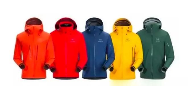 年入315亿！“收割”中产的冲锋衣1件3000元起网友：智商税(图6)