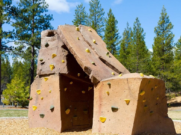 户外人工攀岩墙怎么做？