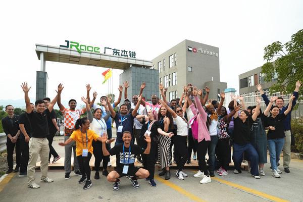 八国商务部外宾莅临杰锐生产基地