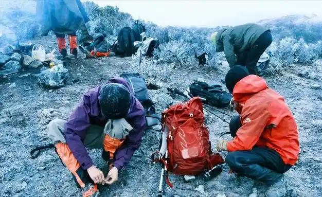 24岁驴友徒步贡嘎失联60天徒步队在冰海子发现遗体已面目全非(图9)