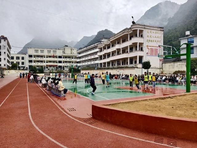 关爱保护未年成人健康成长｜孩子们拥有了新操场！徐汇携手屏边镌刻山海深情