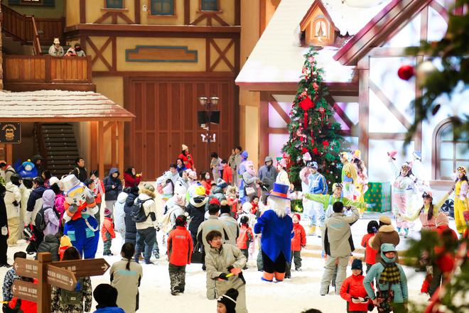 耀雪冰雪世界迎来首个跨年冰雪嘉年华助力上海经济驶入“高级道”