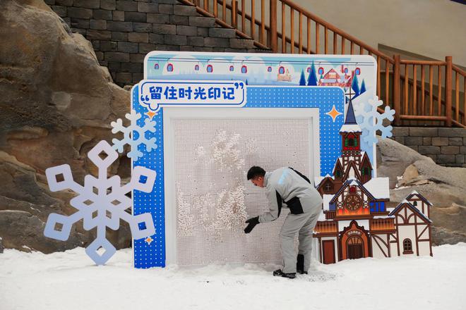 耀雪冰雪世界迎来首个跨年冰雪嘉年华助力上海经济驶入“高级道”(图2)