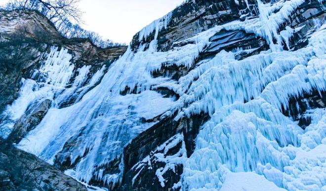 曝王一博在北京挑战攀冰装备简陋冻得鼻脸通红10月份刚受重伤(图3)