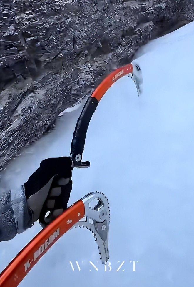 曝王一博在北京挑战攀冰装备简陋冻得鼻脸通红10月份刚受重伤(图9)