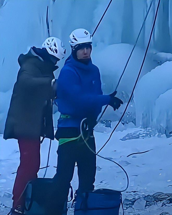 曝王一博在北京挑战攀冰装备简陋冻得鼻脸通红10月份刚受重伤(图16)