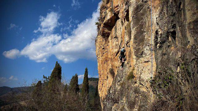 开屏观察｜在西山峭壁上攀岩会破坏自然景观吗？景区回应