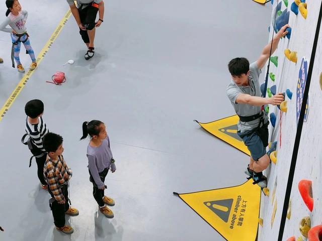 青少年成长的“向上力量”这支攀岩队2025年度招生开启！(图1)