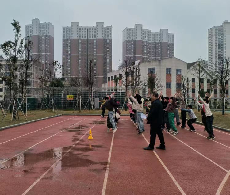 聚焦体育教学共筑活力校园——南城县登高学校开展体育教研活动(图1)