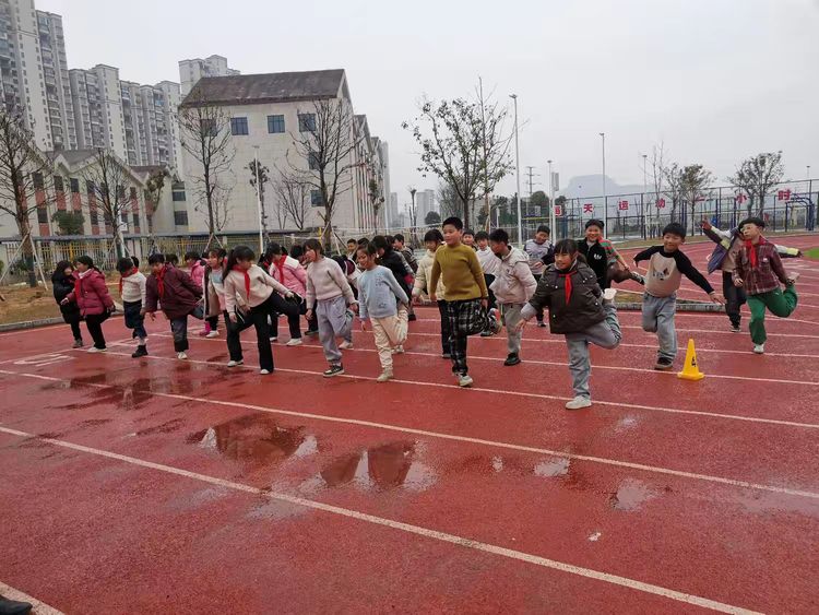 聚焦体育教学共筑活力校园——南城县登高学校开展体育教研活动(图3)