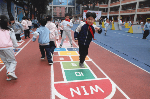 舞龙舞狮、攀岩、壁虎爬……福州课间体育玩嗨了！