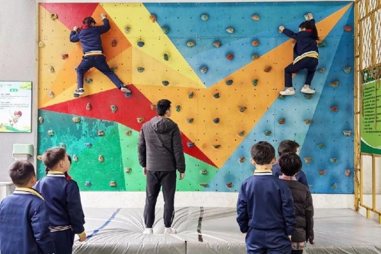 中小学生每天体锻2小时成都青羊这样落实！(图2)