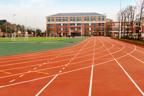 什么是全塑型塑胶跑道施工会受哪些天气气候影响？(图1)