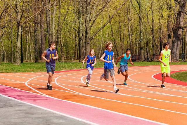 学校塑胶跑道哪家强？一文带你解锁最佳选择！(图1)