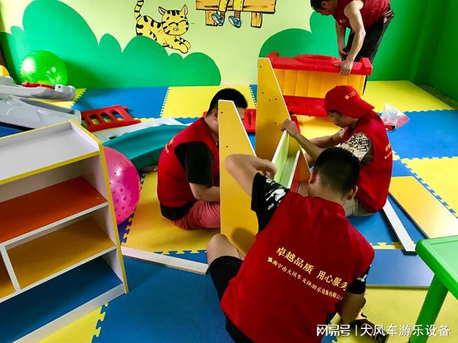 广西公园景区小区儿童游乐设备荡桥蹦床秋千攀岩墙批发