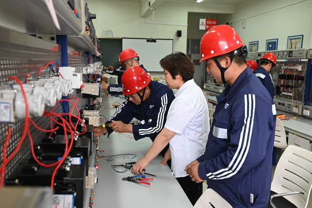 执“实干笔”绘“实景图”(图3)