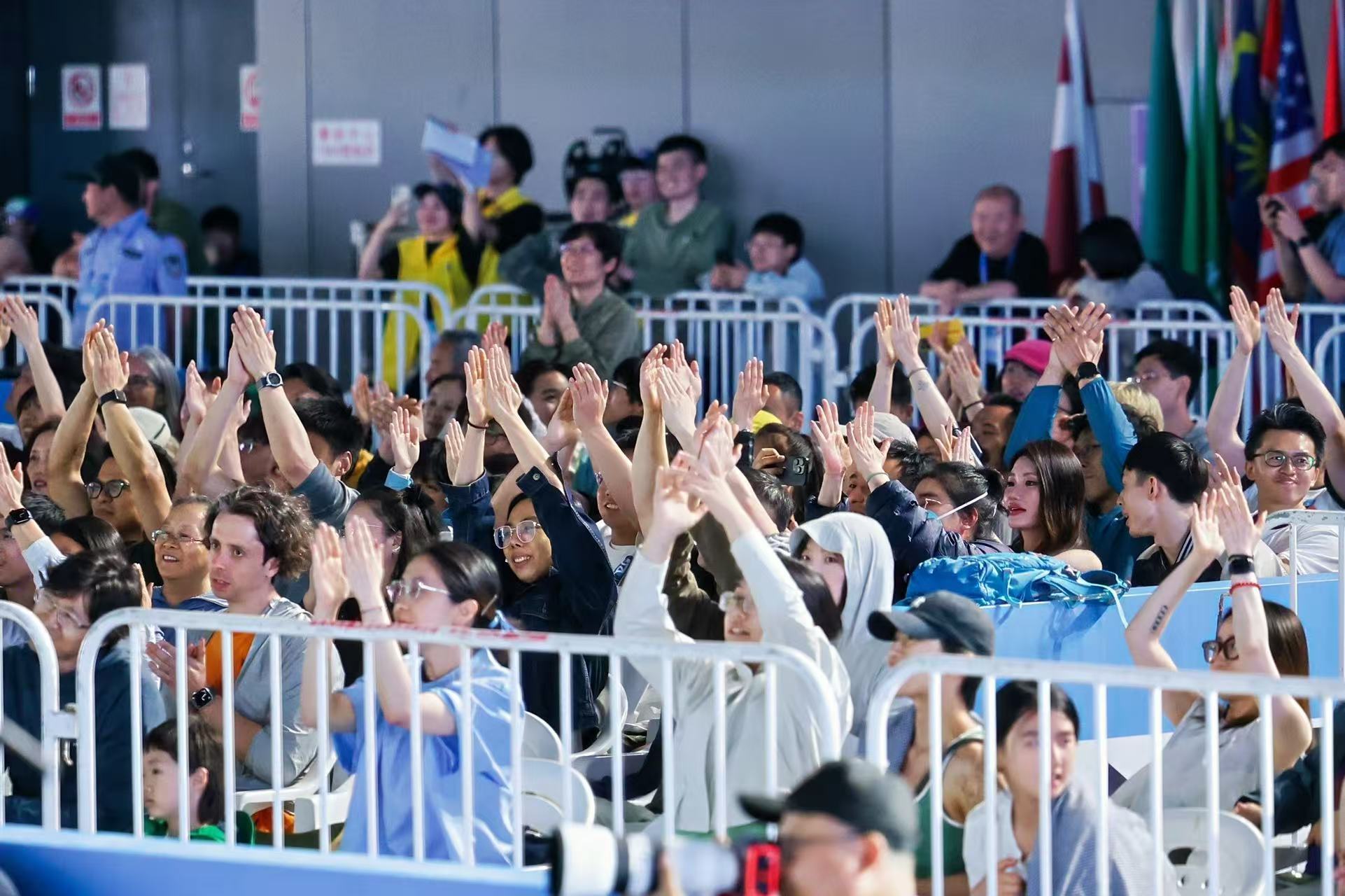 “赛场”与“秀场”的双向奔赴——2025年国际攀联世界杯攀岩赛（中国绍兴柯桥）落幕(图3)