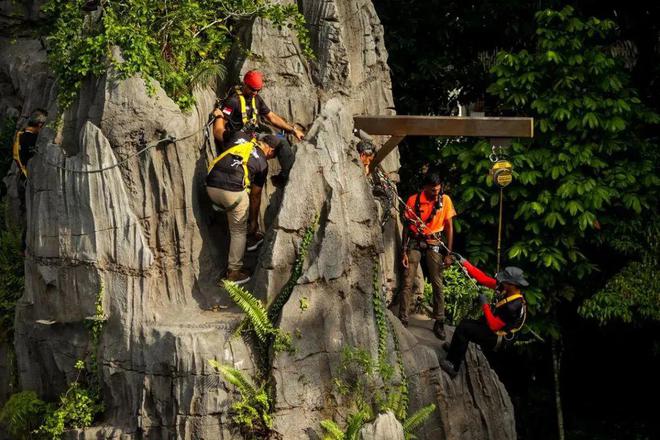 实拍曝光！新加坡极其罕见的洞穴攀岩！(图7)