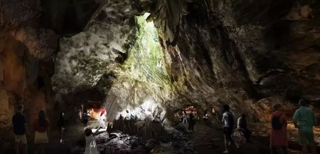 实拍曝光！新加坡极其罕见的洞穴攀岩！(图3)