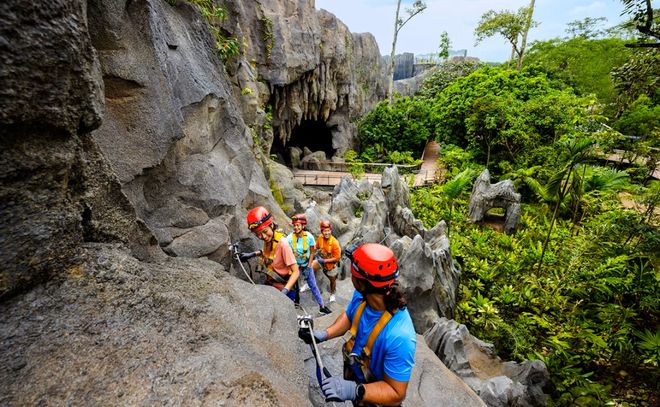 实拍曝光！新加坡极其罕见的洞穴攀岩！(图4)