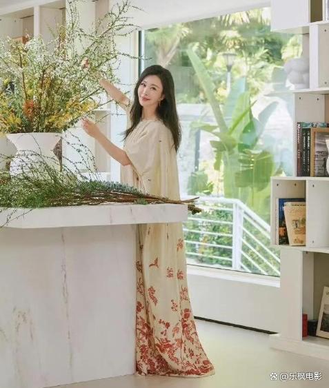 74岁王石与44岁田朴珺携手登上杂志豪宅曝光睡10万天价床(图6)