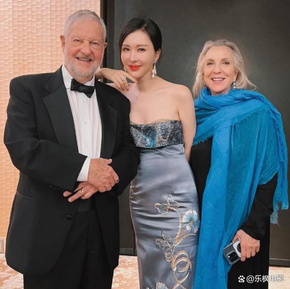 74岁王石与44岁田朴珺携手登上杂志豪宅曝光睡10万天价床(图3)