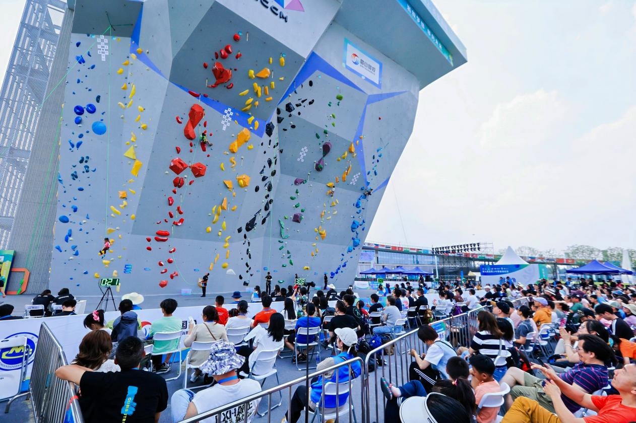 第九届全国少年攀岩锦标赛在四川眉山举行(图1)