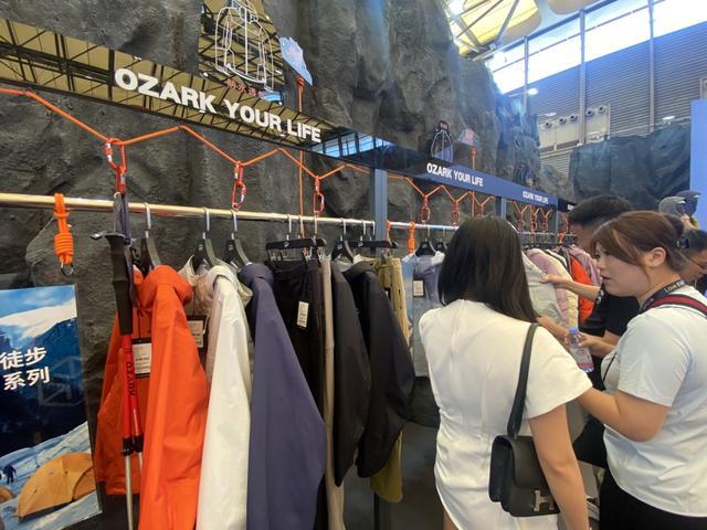 上山下海入林玩出新花样户外经济成为消费市场新风口(图2)