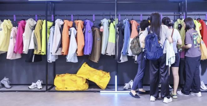 盯上水上运动、攀岩…运动户外品牌越卷越细了(图3)