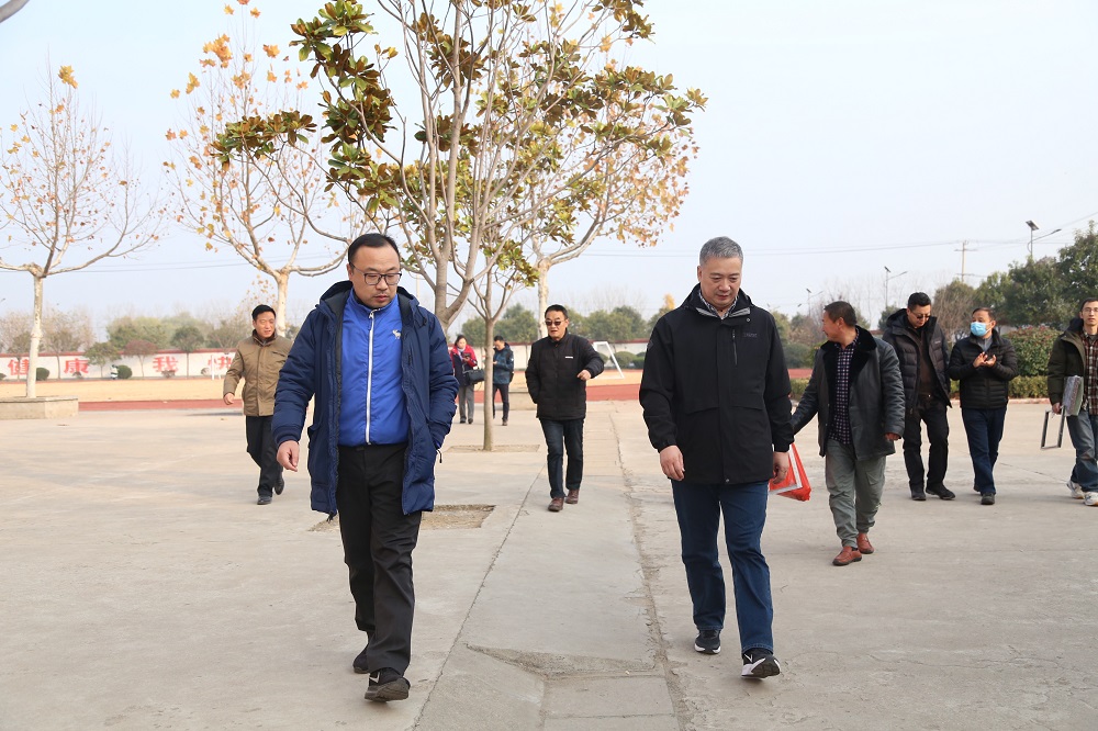 教育部教育装备研究与发展中心标准与质量处处长张耀东莅临宋庄小学调研(图2)