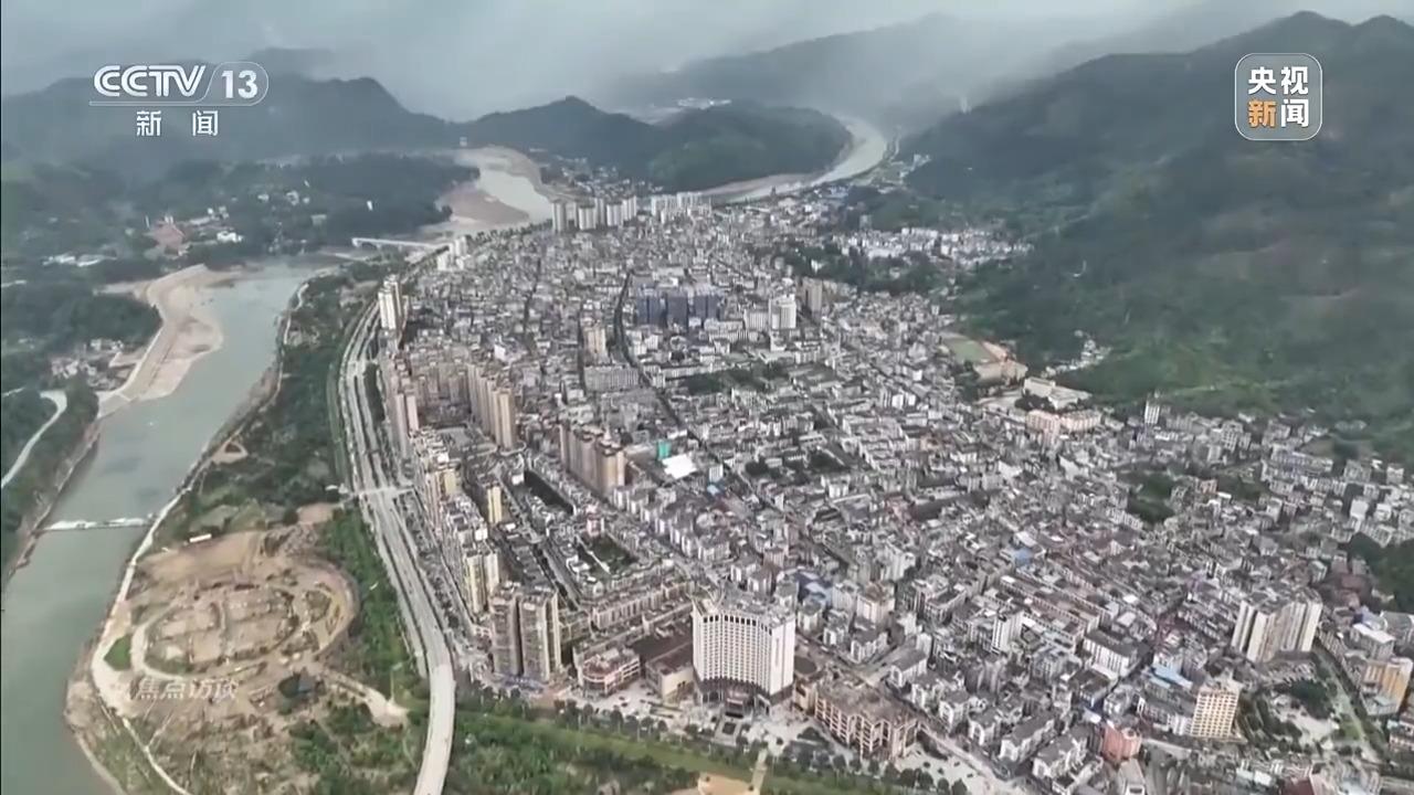 焦点访谈丨冲不垮的“村超”！球场的哨声是火热生活重启的声音(图6)