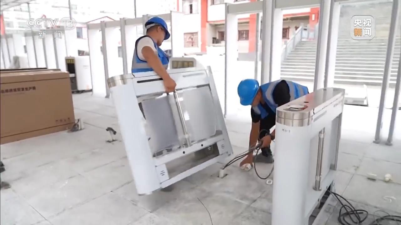 焦点访谈丨冲不垮的“村超”！球场的哨声是火热生活重启的声音(图10)