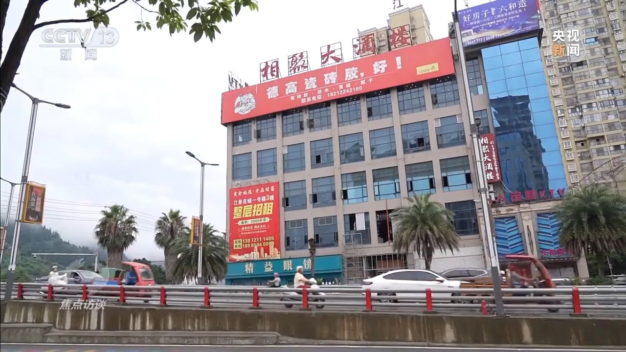 焦点访谈丨冲不垮的“村超”！球场的哨声是火热生活重启的声音(图19)